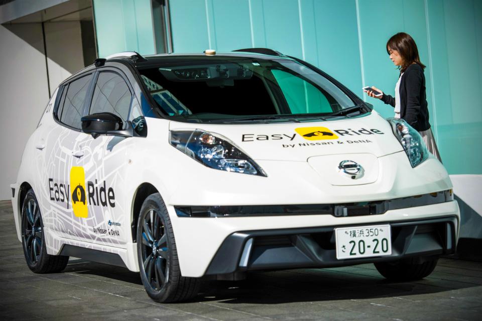 easy ride med kvinna som precis kallat till sig den med sin telefon.jpg (1)