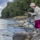 aldre-kvinna-fiskar-med-rullatorn.jpg