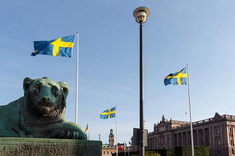 Svenska Flaggor Utanför Riksdagen