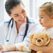 flicka-med-nalle-hos-doktorn.jpg