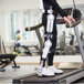 exo-skelettet HAL fäst på en kvinna som står på ett löparband.jpg