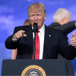 donald trump gör tummen upp.jpg