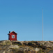 röd stuga på skärgårdsberg.jpg