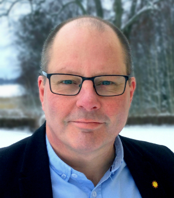 OlaHenningsson_red.jpg