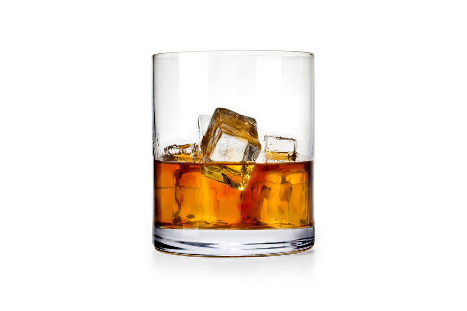 whiskey i glas med is.jpg