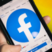 Facebooklogga På En Telefon