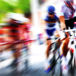 Tävlingscyklister Blurrig Bild För De Cyklar Fort