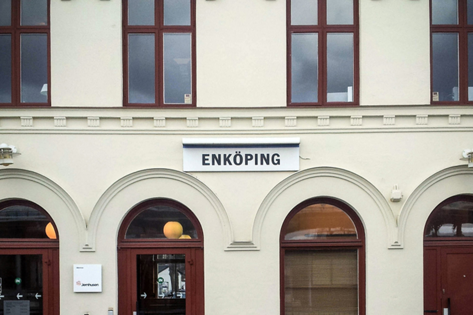 Enköpingskylt På Enköping Järnvägsstation