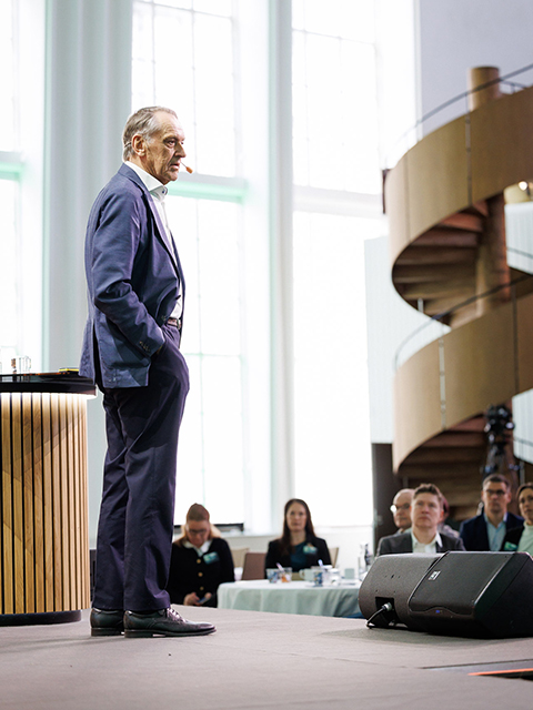 Jan Eliasson På Asf Tittar Ut Över Publiken